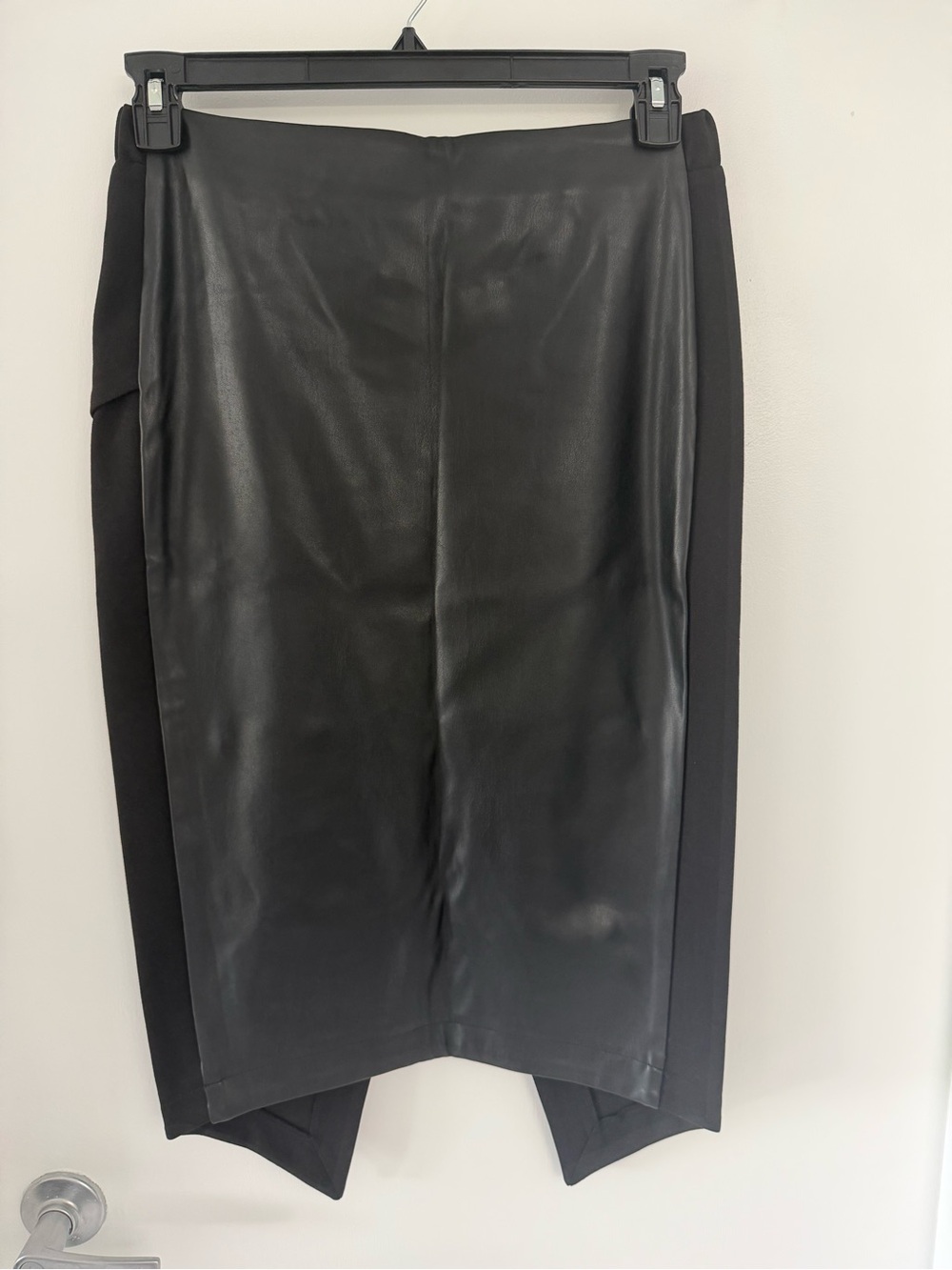 Gracia Blackโ Wrap-Front Pencil Skirt